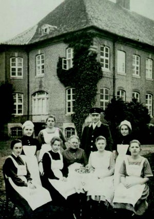 The housekeeping staff of the manor house around 1918