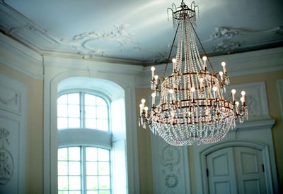 The garden hall with chandelier